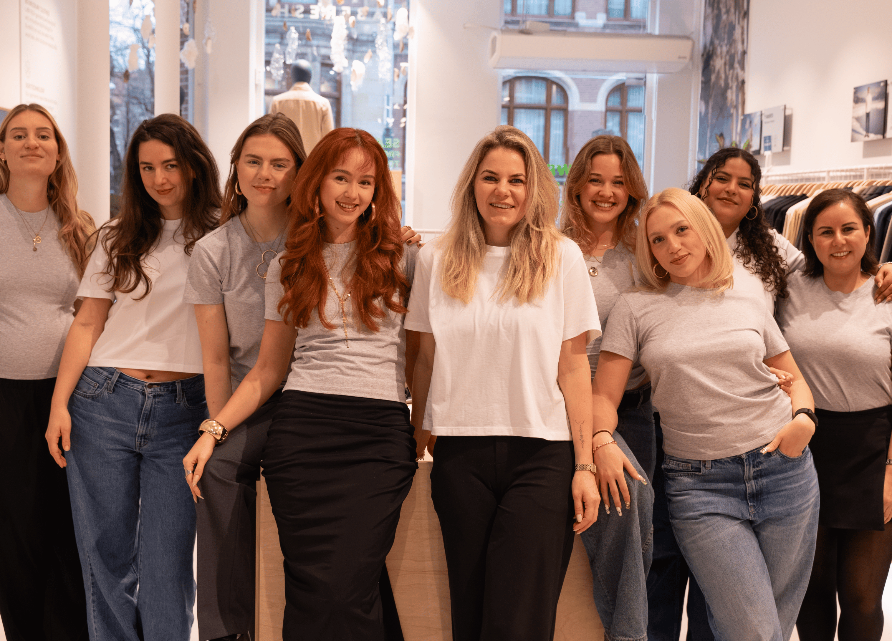 Group picture of all the women behind the brand LABFRESH.